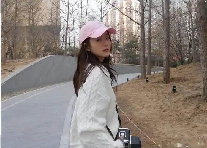 张雪迎晒春日美照肤白貌美宛如最美初恋