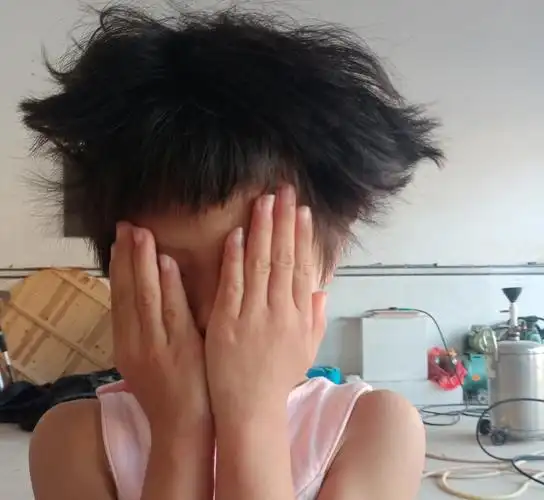 天蓝蓝 白云飘 头发乱糟糟