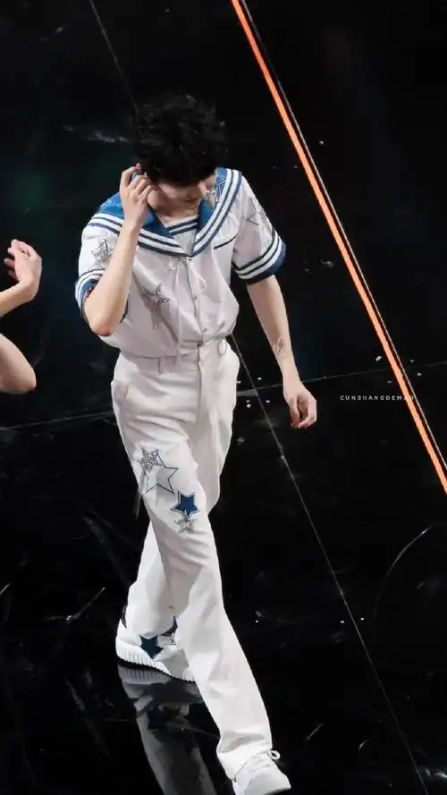 腿有辣么长!#马嘉祺压轴放狠话