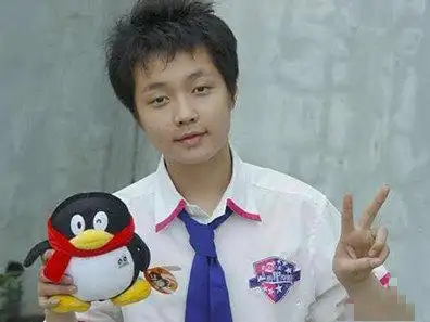 张艺兴呆萌童年照土掉渣 不肯整容原来是因为这个