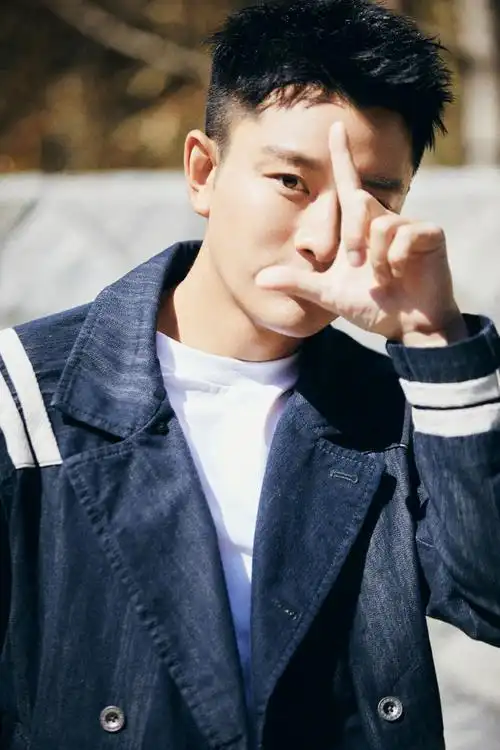 贾乃亮阳光帅气写真图片