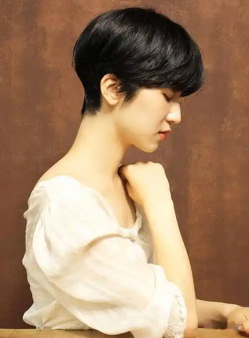 这四种方法很不错,很值得大家借鉴_层次_魅力_短发