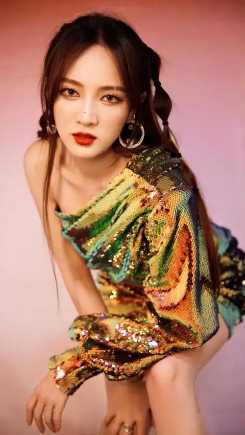 歌手孟佳海外练习生出道酷女孩的写真照来了