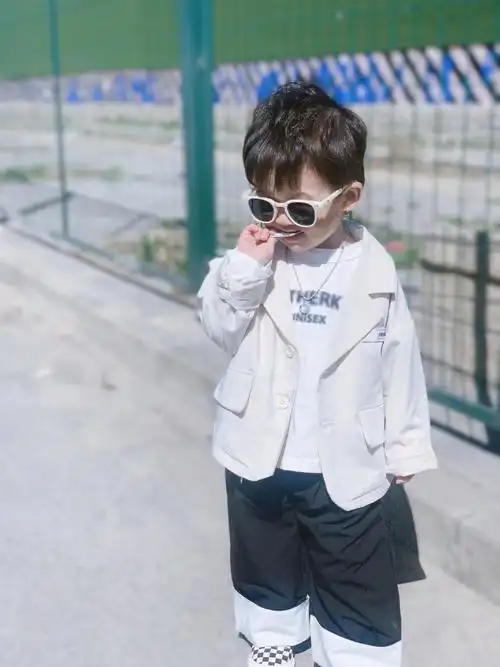 男童发型一岁半儿子小卷毛也太哇塞了吧