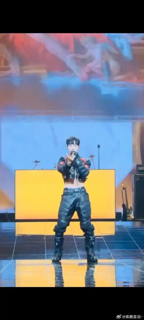 音乐人赛道已经卷到炫腹肌了