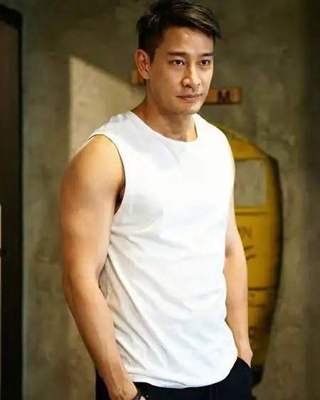 pong承认带eui逛商场 并表示同吃一个冰激凌不值得大惊小怪