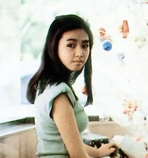 朱丽倩 携亿万身家"下嫁"刘德华,46岁高龄产子,如今苦尽甘来