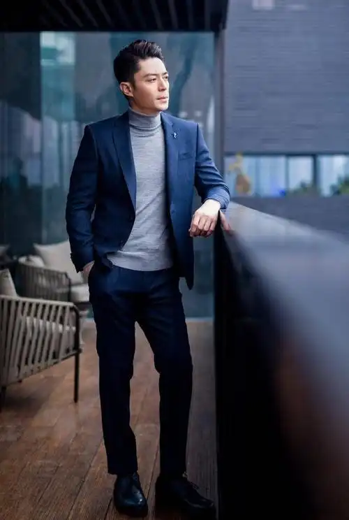 马思纯霍建华同穿睡衣装扮一个慵懒舒适风格一个却真的像睡衣