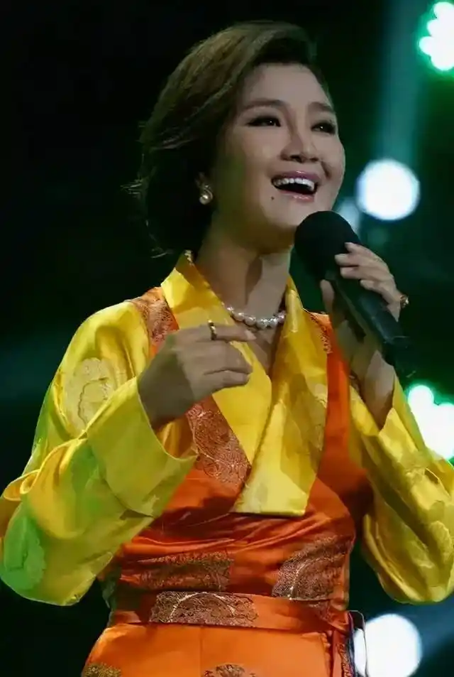 《走天涯》降央卓玛近况:曾是酒店服务员,嫁央视摄影师让人羡慕_生活