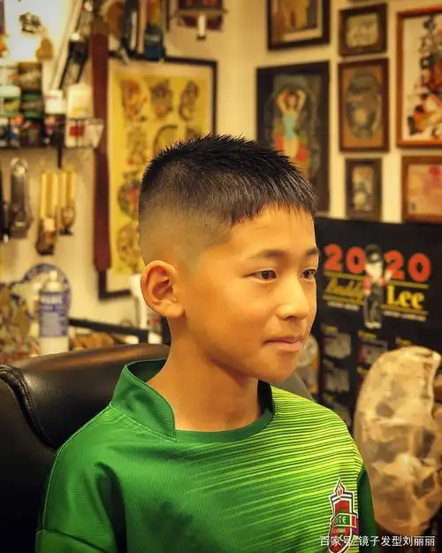 2021小男孩发型这样剪,时尚有型很精神,真帅气