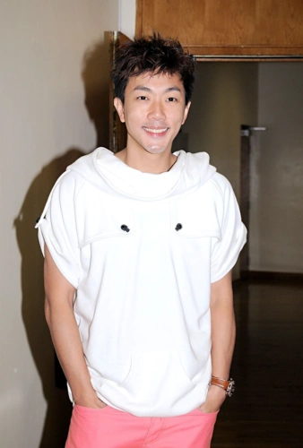 不说不知道,原来刘浩龙出道已经24年了,在香港发展了多年的他事业一直