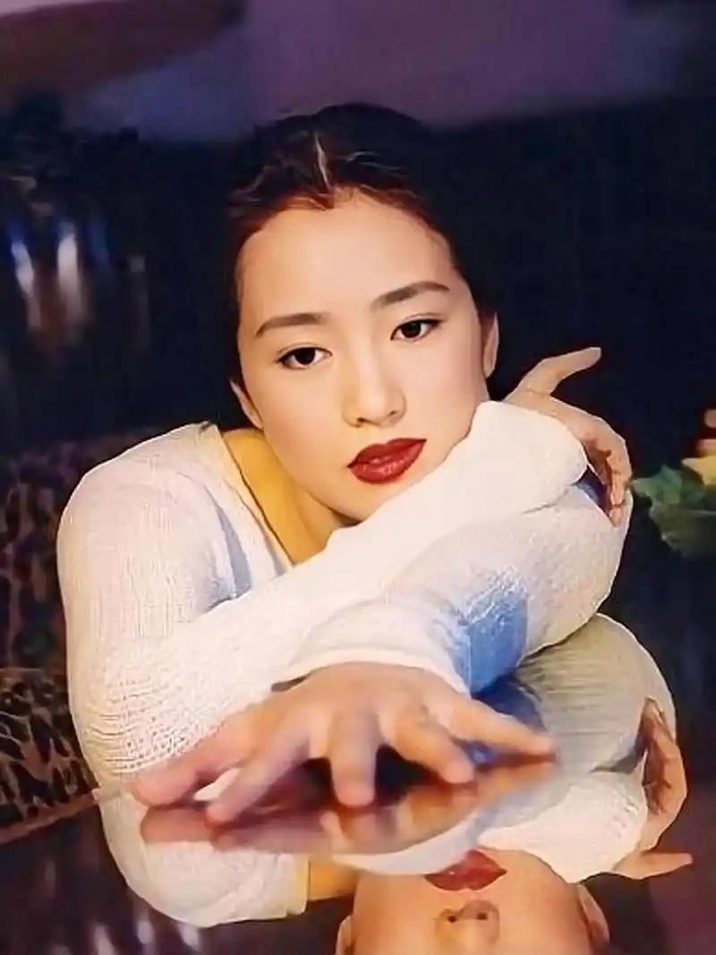 巩俐年轻时候照片,青春可人气质优雅,惊艳了梦幻时光