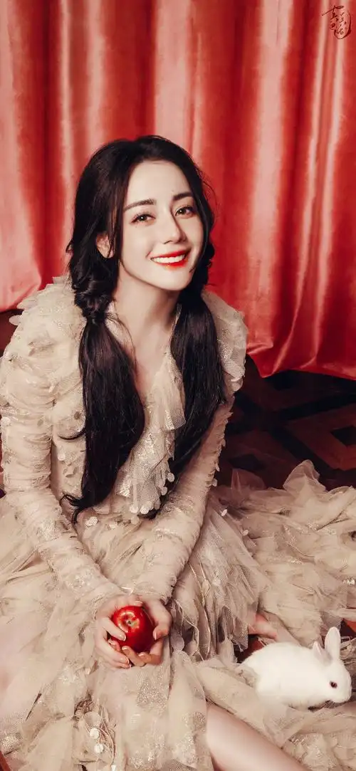 迪丽热巴带着兔朋友送春节祝福##迪丽热巴雀斑妆容