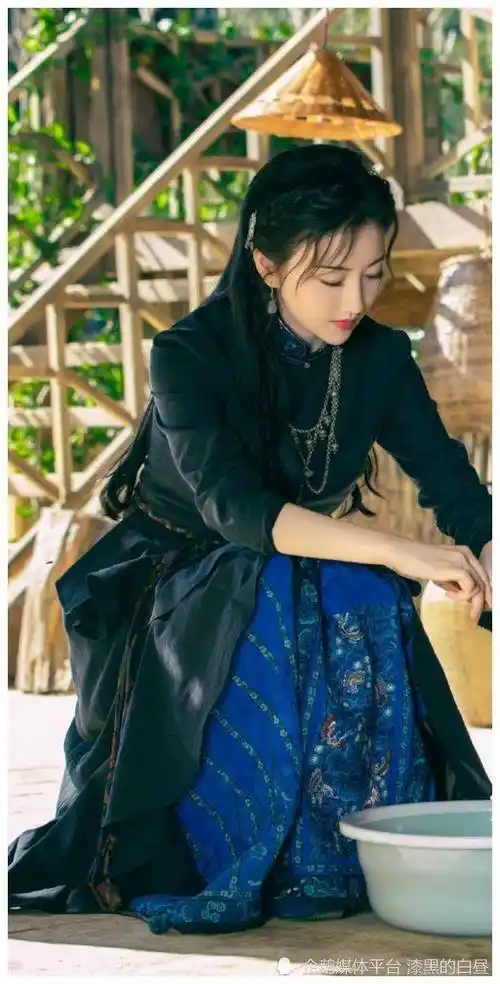 司藤中景甜28套旗袍造型,霸气女王万种时尚,实力演绎人间富贵花_剧中