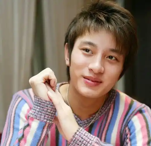 贾乃亮的爱情幻灭史:当年有多甜,现在就有多苦?_李小璐_观众_人人