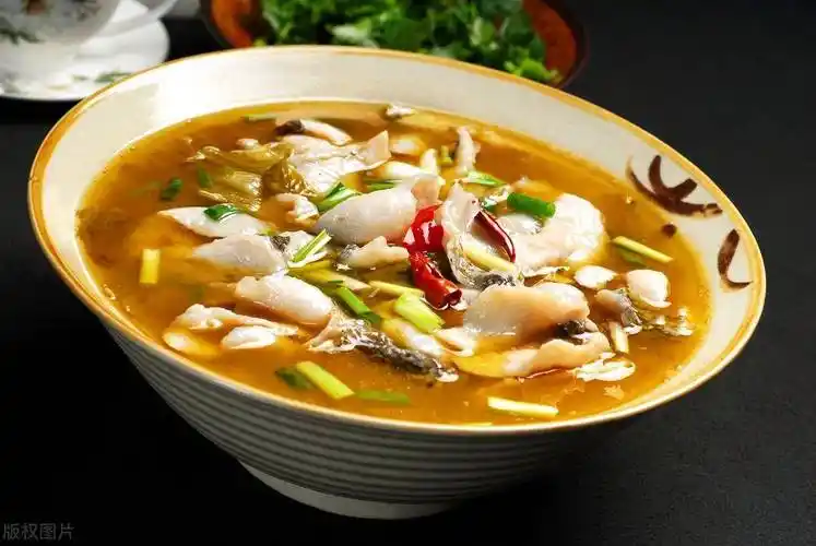 川菜中的一道经典菜品——酸菜鱼,口感鲜美,酸辣可口!