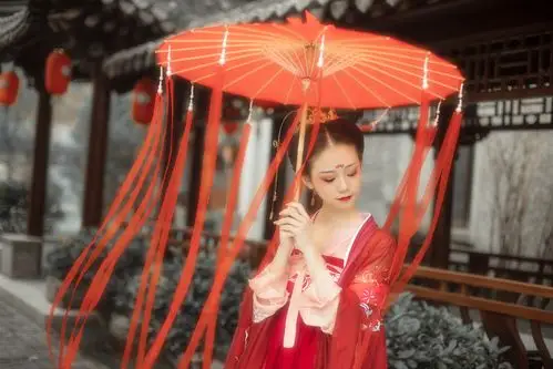 红衣佳人_人像_poco摄影,古风,伞