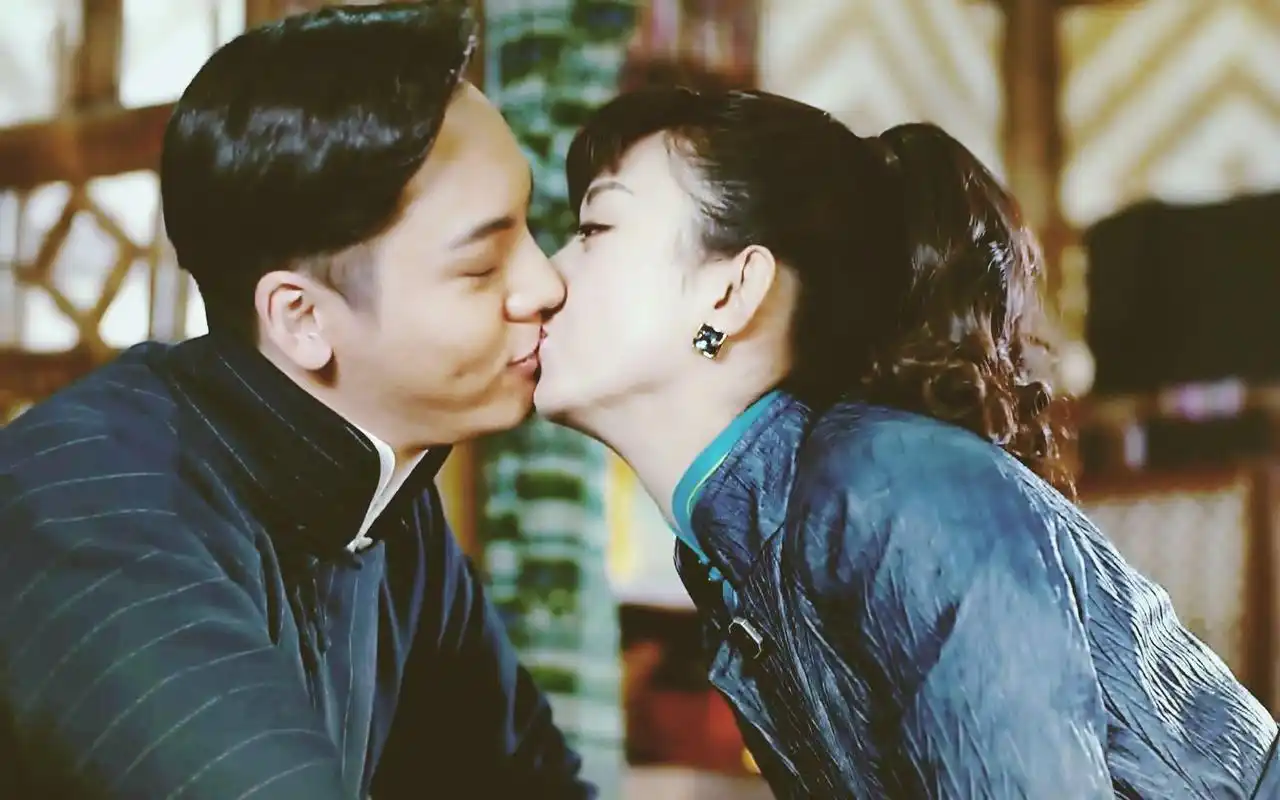 赵丽颖陈伟霆7张亲密的合照,图2被床咚,图4丽颖反攻太霸气了!