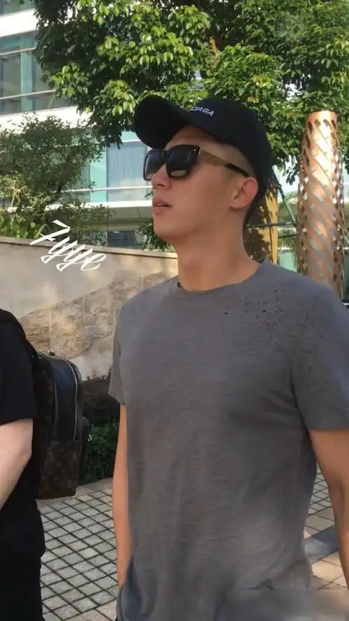 黄景瑜的素颜照竟然长这样最后一张你绝对认不出