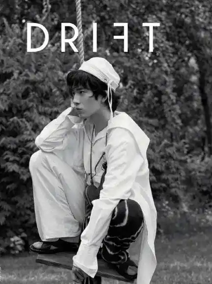 井柏然抽烟被拍登顶热搜叼烟姿势文艺范儿十足好评如潮