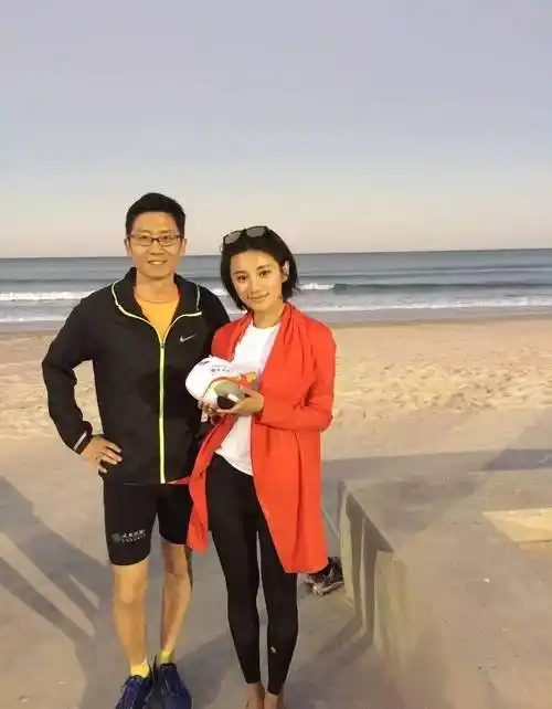 原创伊一近照不愧是浙江台的一姐私下里也是气场全开漂亮又可爱