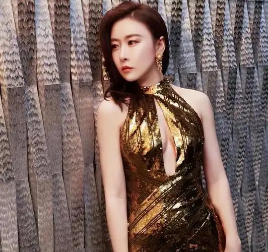 这个女演员,前凸后翘堪称"圈内第一尤物",却取了个男人名字