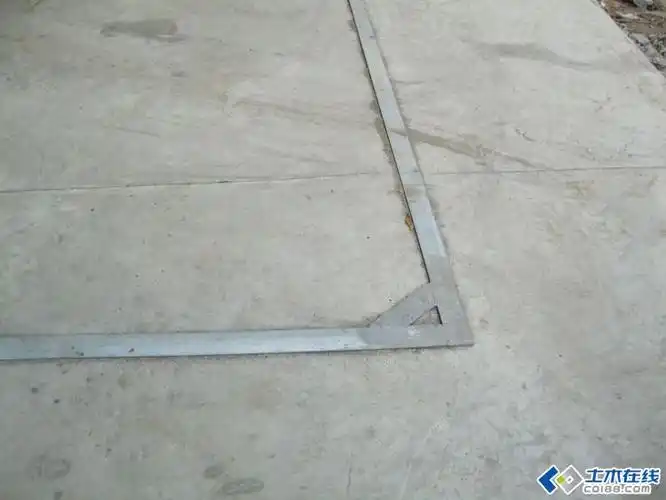 接地扁钢这样连接合格吗?