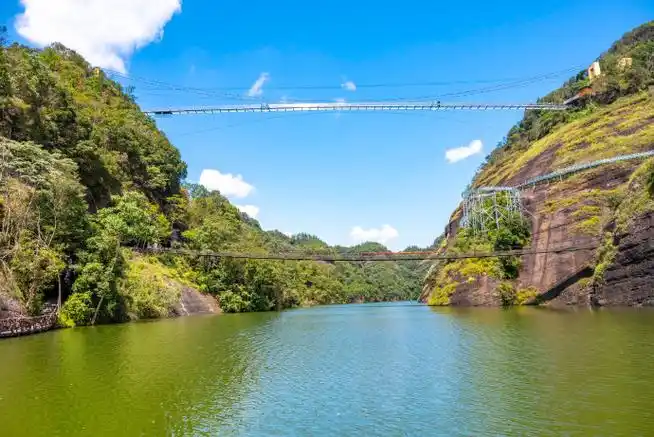 从武汉出发自驾三个小时来到位于九江修水东浒寨景区.