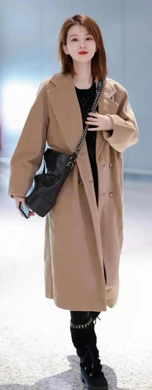 女明星寒冬温度 风度小秘诀:大衣加持,气场满分!
