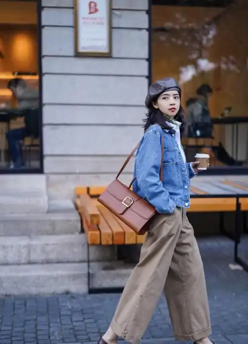 这样穿搭更加有气质,牛仔外套阔腿裤搭配,减龄时髦