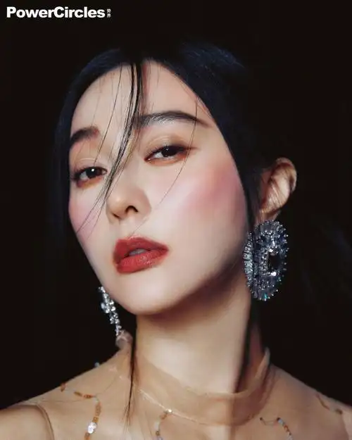 范冰冰登上势界powercircles11月刊封面一展风采