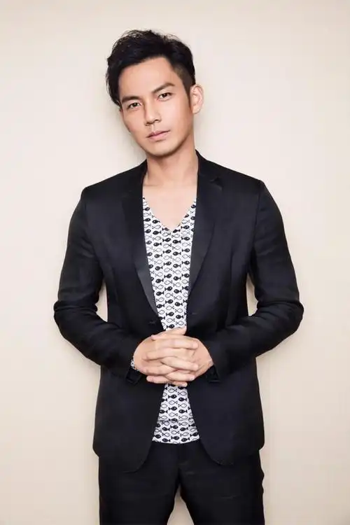 钟汉良隐婚妻子近照曝光低调探班老公超贴心女儿颜值好到爆