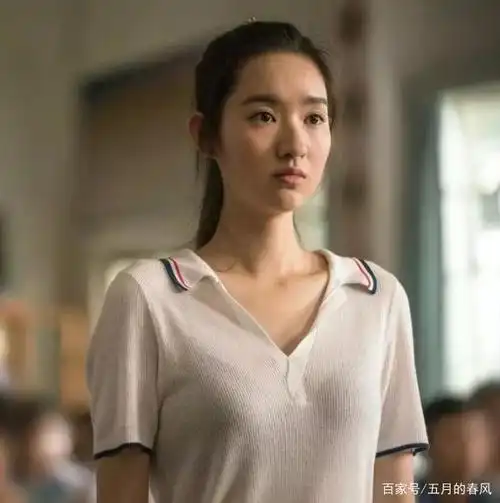 王玉雯是典型的95后女孩,身上充满甜美的少女气息,美丽可人!