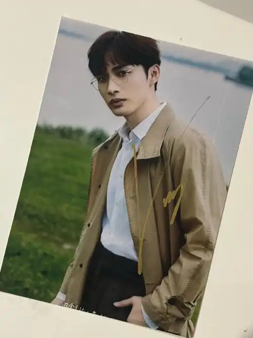 小易又来冒个泡给大家送心心念念的福利啦今日份送出的是@张彬彬vin亲