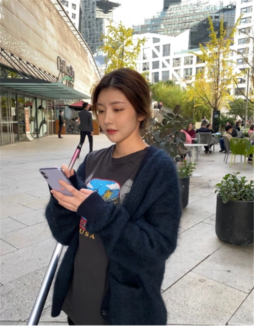 王思聪前女友豆得儿晒素颜自拍照面色略显憔悴