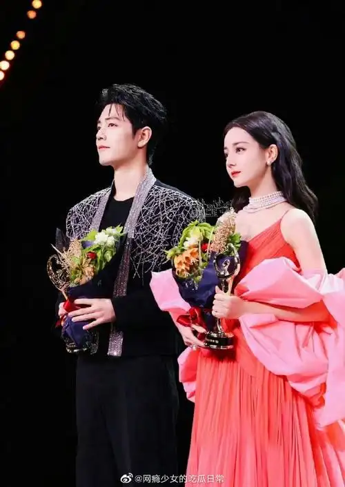 肖战欧洲街头vlog##肖战##迪丽热巴