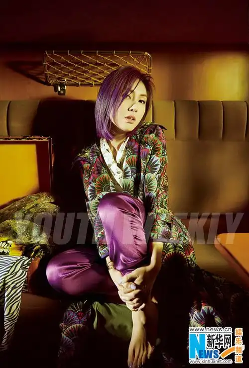 杨千嬅复古封面大片讲述一个人的旅行故事