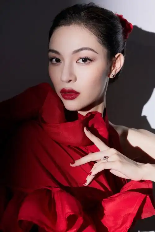 钟楚曦超话96#第36届中国电影金鸡奖#「金梭和银梭,匆匆眼前过」