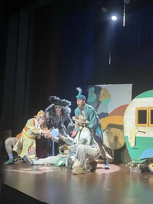 充满爱的儿童音乐剧:彼得与狼