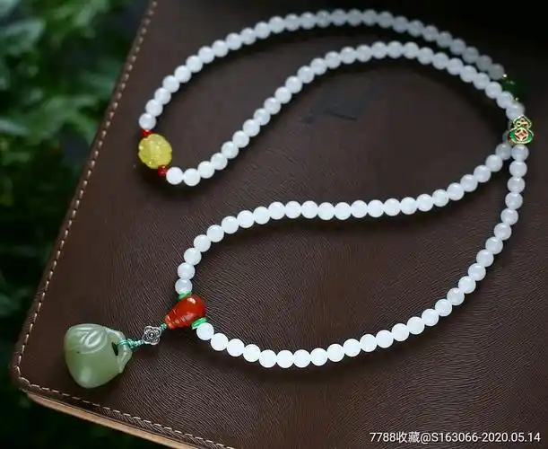 和田玉配链子图片欣赏 和田玉珠链搭配图片