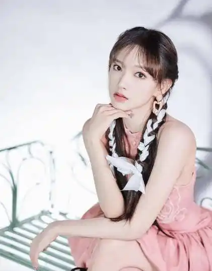 "人间芭比"程潇,上围丰满傲人被称"奶潇",已活成一个笑话_作品_舞蹈