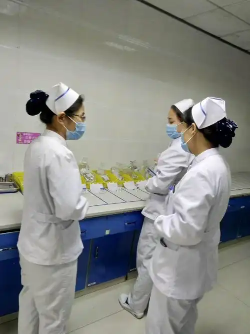 护士长夜班查房