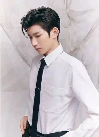 王源了,刚开始长相最有优势,最会说话讨人喜欢最让人意外的是易烊千玺