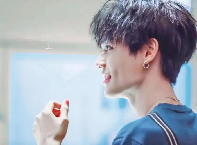 林彦俊生贺楼26615〗我爱你精确到侧脸九十度