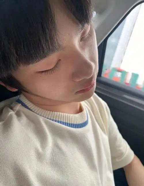 南宝闭眼好可爱#周震南