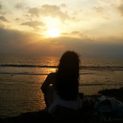 但我不需要意义,只要难忘的时刻,一个接着一个.