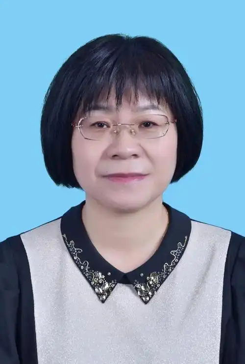 张 玲义教信息科技课程标准研制专家组成员宁夏大学教育学院教授,教育