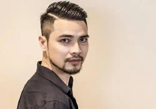 中年胖圆脸男士显瘦气质剃两边短发设计 - 短发发型 - 发型社