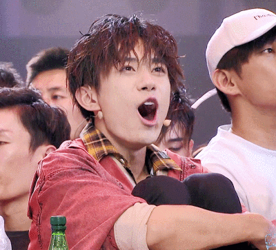 易烊千玺 gif 动图