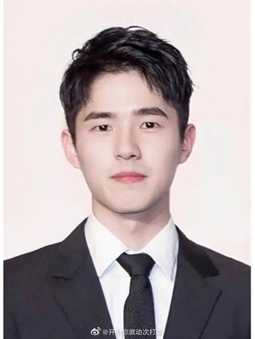 一组刘昊然的证件照男朋友好帅